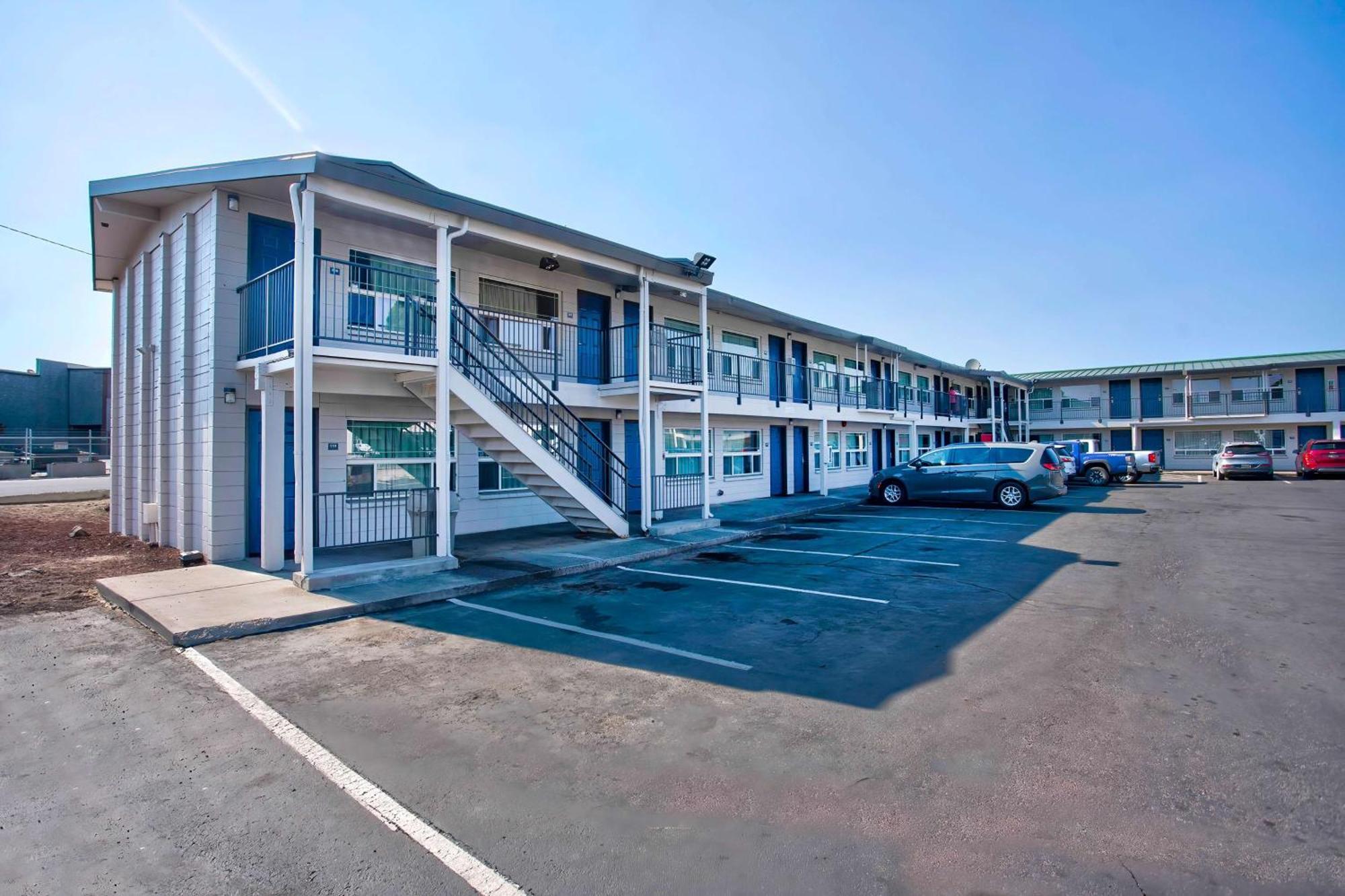 Motel 6-Bend, Or Exteriér fotografie