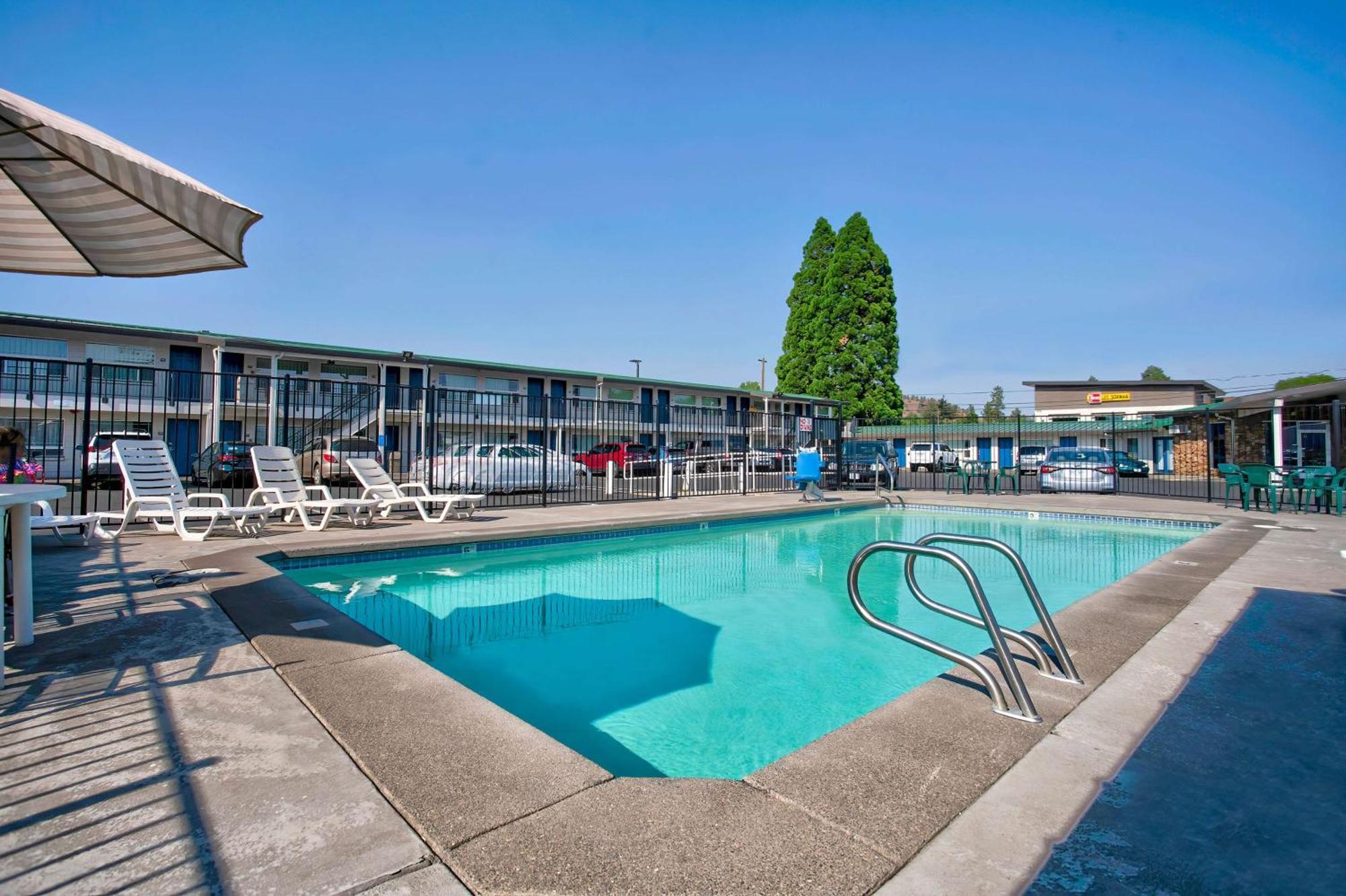 Motel 6-Bend, Or Exteriér fotografie