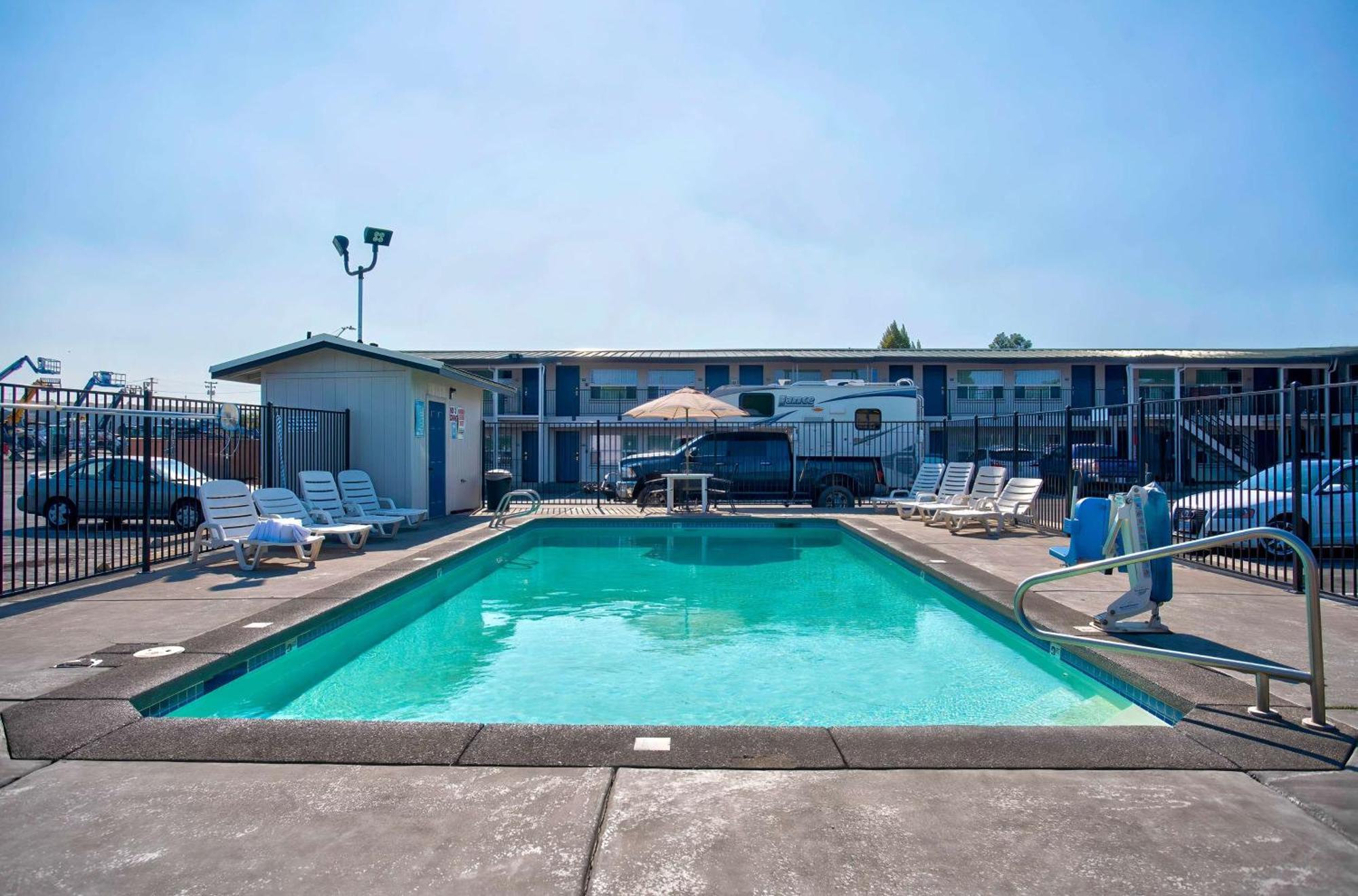 Motel 6-Bend, Or Exteriér fotografie