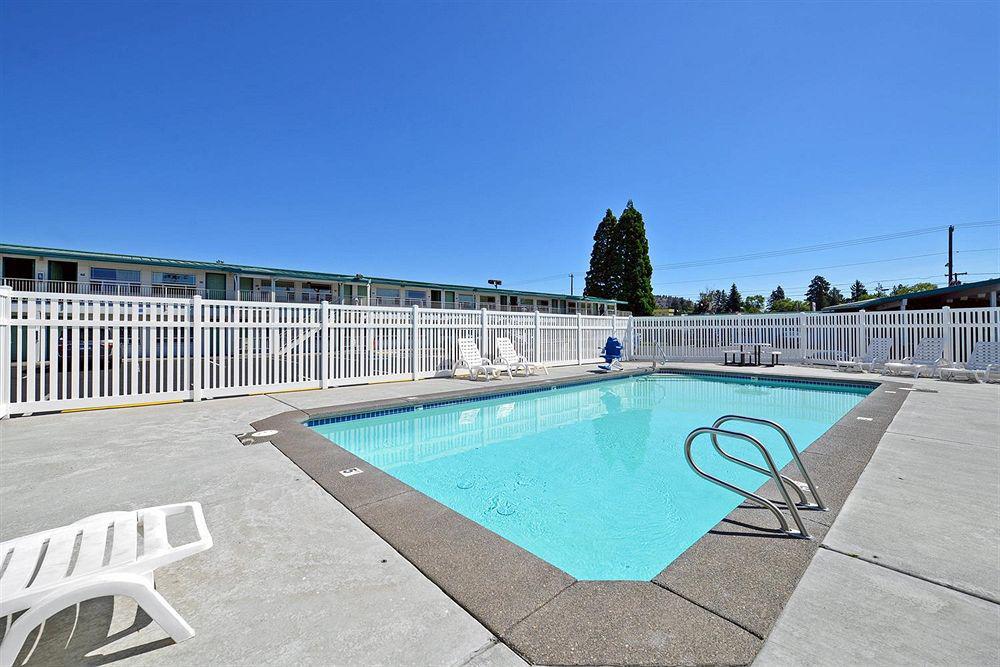 Motel 6-Bend, Or Exteriér fotografie